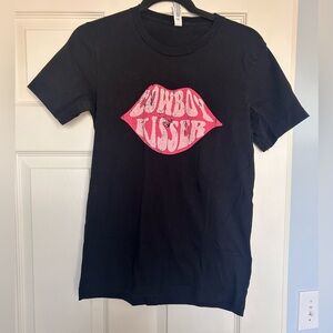 Cowboy kisser tee